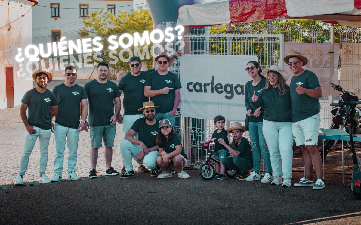¿Quiénes somos? El equipo Carlega con la bandera de la marca